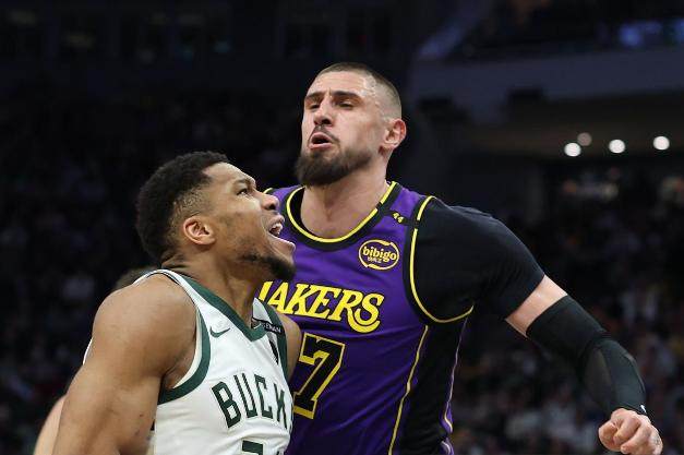 意昂体育官网-湖人验出水货中锋！名记：约基奇明天要轰40+20+20