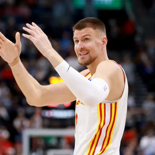 意昂体育平台官网-铂金生涯前十个赛季共出战501场比赛，本赛季出勤率为32.7%