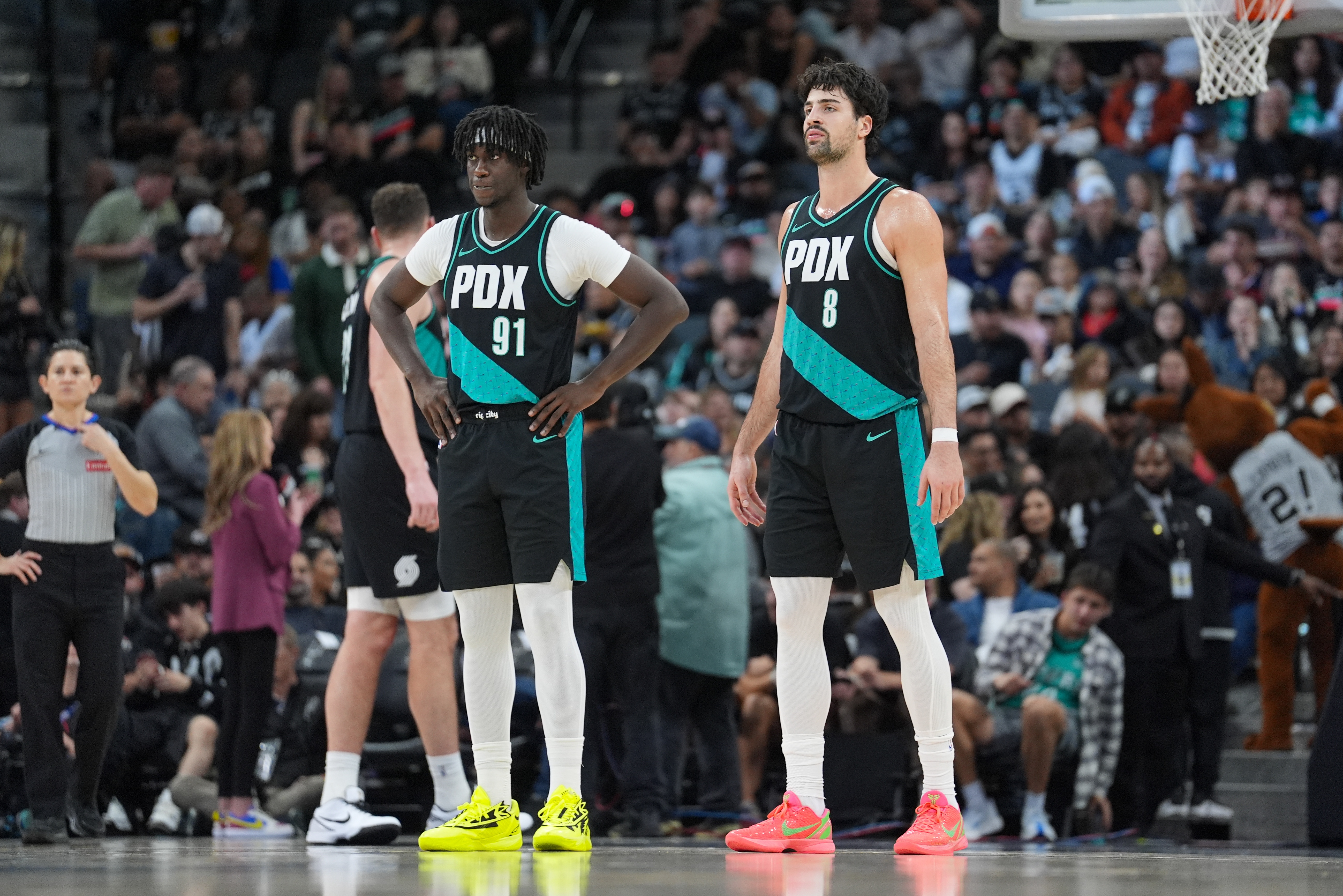 意昂体育平台官网-拓媒：球队的战绩在东部都进不了前十 进入附加赛也证明不了啥