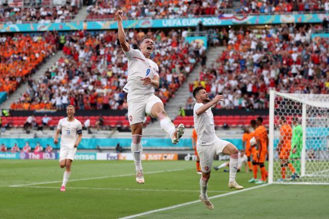 意昂体育平台官网-本届欧洲杯首个冷门！捷克每球必争击败自大的荷兰